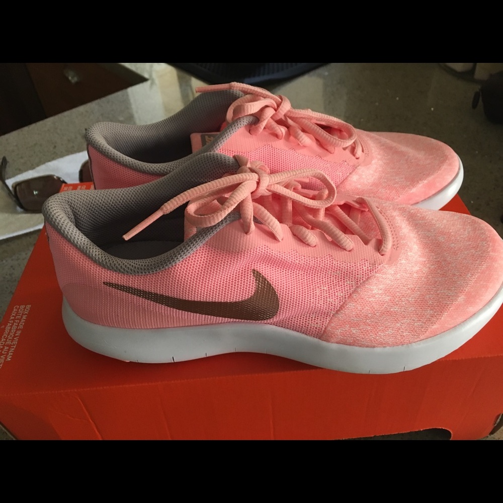 New Nike flex youth 6 or women’s 7.5